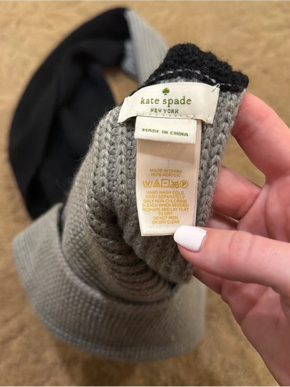 Kate Spade Two-Tone Black and Light Gray Knit scarf